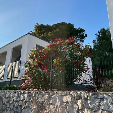 Bella Homes Vikendica