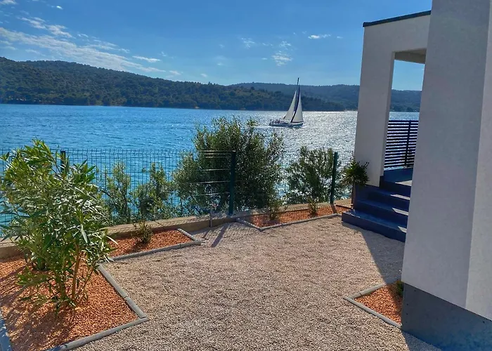 Holiday home Bella Homes Tisno